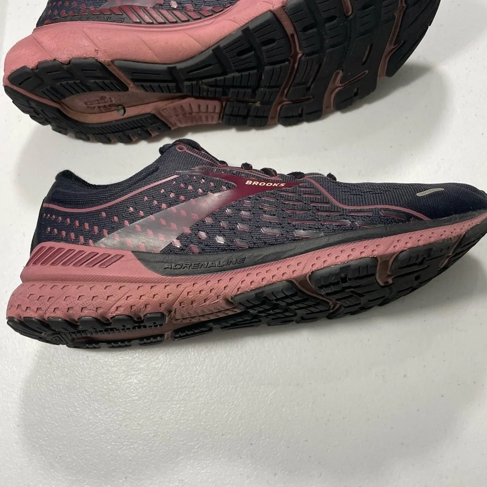 Brooks Women's Adrenaline Athletic Shoes -9.5 SB/00